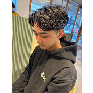 大人気　センターパートニュアンスパーマ