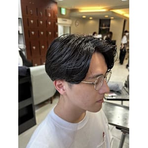 センターパートニュアンスパーマワンカールパーマツーブロック