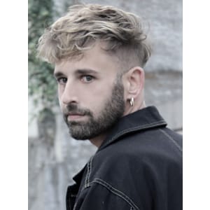 刈り上げセンターパートサーフカールフェザーパーママレットヘア