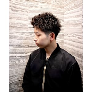 軽やかさと立体感/無造作ショートスタイル