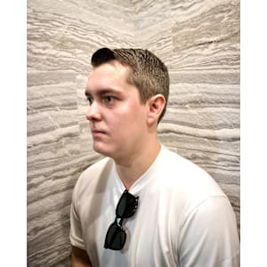 クラシックショート[フェザーパーマ/刈り上げセンターパート]