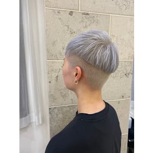 ハイトーンシルバー[小顔に見えるヘア]韓国/上尾