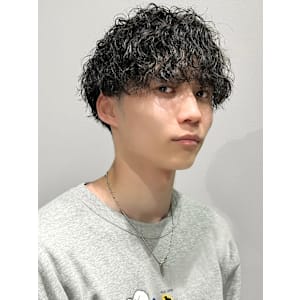 ツイストスパイラルパーマ/刈り上げマッシュ