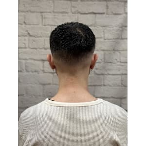 ミドルフェードクロップショート