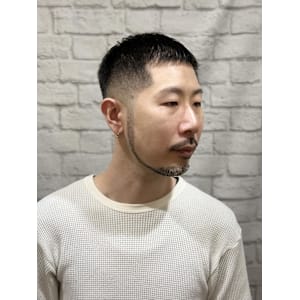 ミドルフェードクロップショート