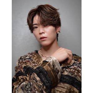 メンズカット×フェザーパーマ×センターパート