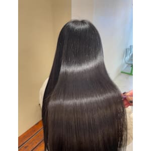 プレミアムトリートメントで艶々ヘア