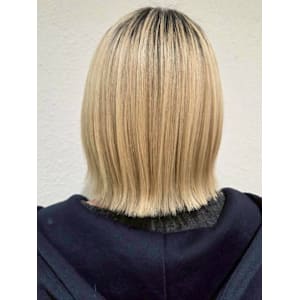 ブロンドベージュ ブリーチ ハイトーン 切りっぱなしボブ - Beautissimo 川越【ビューティシモ カワゴエ】掲載中