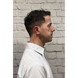 	自然な刈り上げでつくる大人のショートスタイル