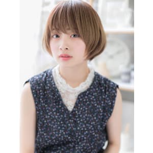 斜めバング小顔前下がりマッシュボブショート　ミニマルボブ