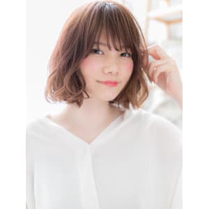 斜めバング大人かわいいくせ毛風ボブ　ココアブラウン