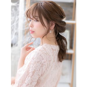 おくれ毛が大人かわいい♪小顔ヘアアレンジ　ヘーゼルブラウン