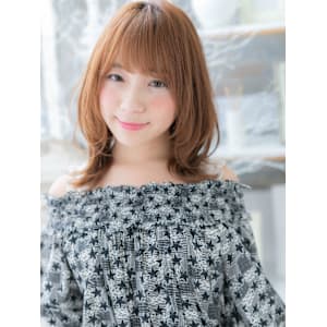 斜めバング外ハネカールミディアムレイヤー　ミディアムレイヤー