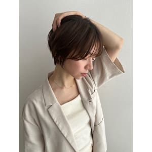 愛されシルエットの大人向けショートスタイル