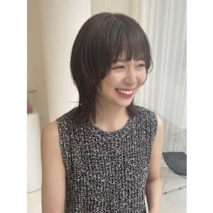 10代20代ハイトーンカラーブリーチレイヤーボブウルフ小顔