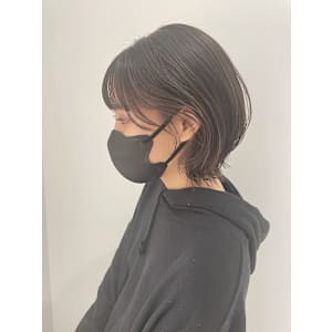 シアーグレージュ/グレージュカラー透明感ツヤ髪スタイル暗髪