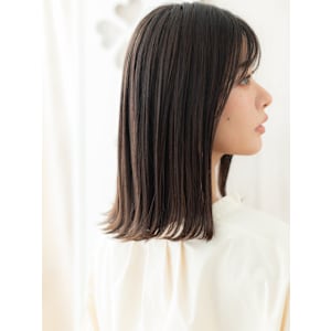 チャコールグレーくびれミディアム小顔クラゲヘアー30代40代