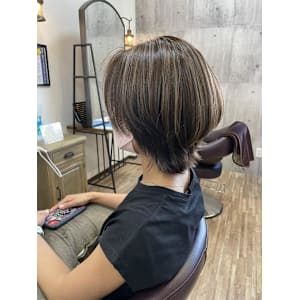 ベージュ×ハイライト