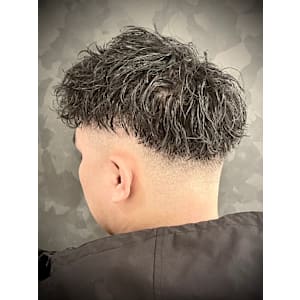 フェード×ツイスト - ヒロ銀座バーバーショップ大阪本店【ヒロギンザ バーバーショップオオサカホンテン】掲載中