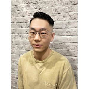 スキンフェードサイドパート