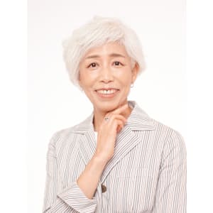 50代・60代のグレイヘアの方にオススメ◎骨格補正ショート