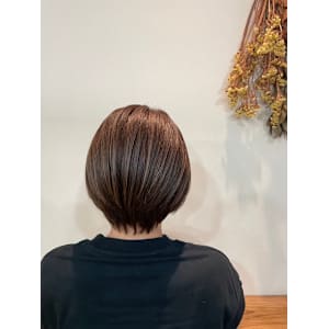 ふんわり白髪ぼかしニュアンスショート