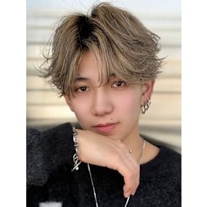 センターパート/ハイトーンカラー【メンズサロンZina天神】