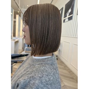 極細ハイライト入りボブ