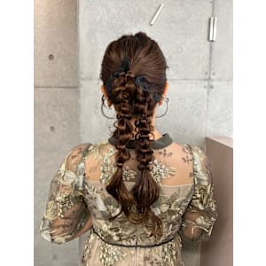 お呼ばれヘアセット編み下ろしツイン - 美容室COコ西葛西南口店【ビヨウシツココニシカサイミナミグチテン】掲載中
