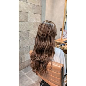 スモーキーベージュ - 半個室型美容室 Sourire 姪浜店【ハンコシツガタビヨウシツスーリールメイノハマテン】掲載中