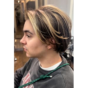 外国人風　ハイライト　ヘアスタイル