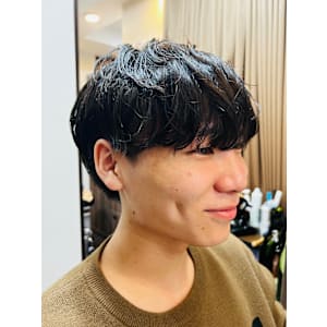 強すぎないのが◎爽やか緩めスパイラルパーマ