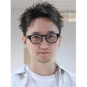 スパイキーショート ツーブロック 眉毛カット アップバング