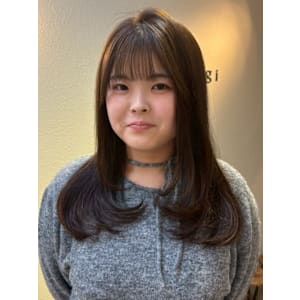 レイヤーカット アッシュベージュカラー 透明感カラー 20代