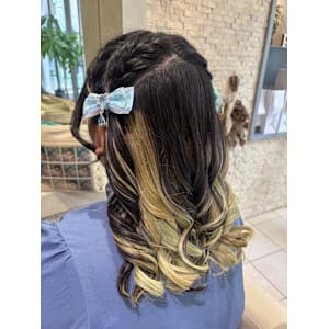 推し活にピッタリ☆編み込みハーフツインスタイル