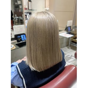 透け感ブロンドで美肌見えヘア - EMU international 春日部本店【エムインターナショナル】掲載中