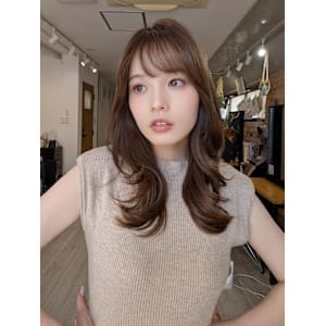 艶感レイヤー×柔らかフェミニンロング - MANOHARU【マノハル】掲載中