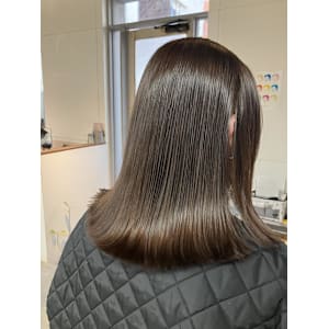 ミディアム　ボブ　ツヤ　切りっぱなし　ストレート