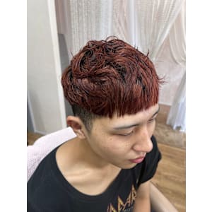 メンズ/赤みカラーのクロップショートスタイル