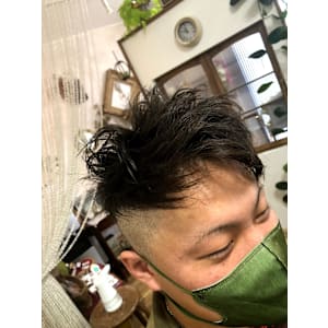 メンズ/鋭さ際立つスパイクスキンフェード