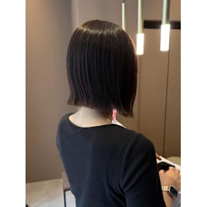 前下がりぷつっとボブ