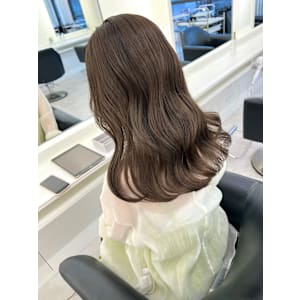 オリーブベージュ