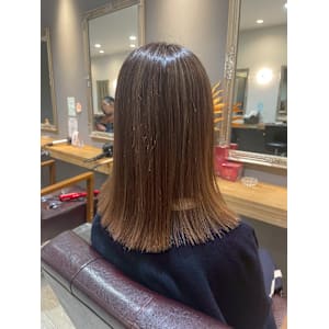 艶ストレート　白髪ぼかし　外はね