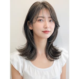 オリーブアッシュかきあげ前髪くびれミディp1　シャギー