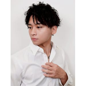 センターパート×ツイストスパイラルパーマ