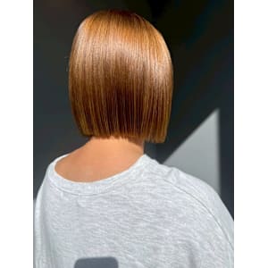 ダブルカラー ハイトーンボブ 艶髪 ぱつっとボブ ブリーチ