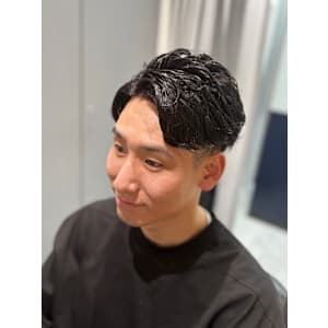 テーパーフェードフェザーパーマ - 【シェアサロン】 LIBERTY SHARE BARBER 銀座【リバティ シェア バーバー】掲載中