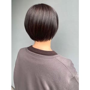 アッシュブラウン 白髪ぼかしハイライト 丸みショートボブ - NAKAO COIFFURE【ナカオ コアフュール】掲載中