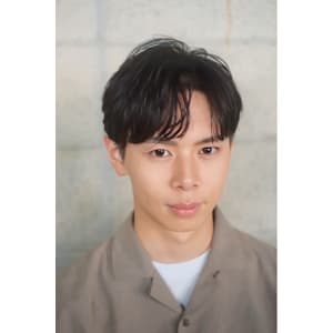 ニュアンスセンターパート - Les Mains メンズ特化サロン【レマン】【レマン メンズトッカサロン】掲載中