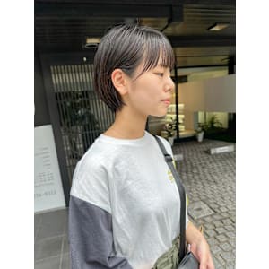 すっきりフォルムの耳かけショート